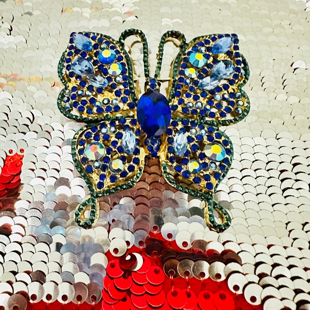 Elegant & Stunning Blue and Gold vintage Rhinestone Butterfly Brooch
